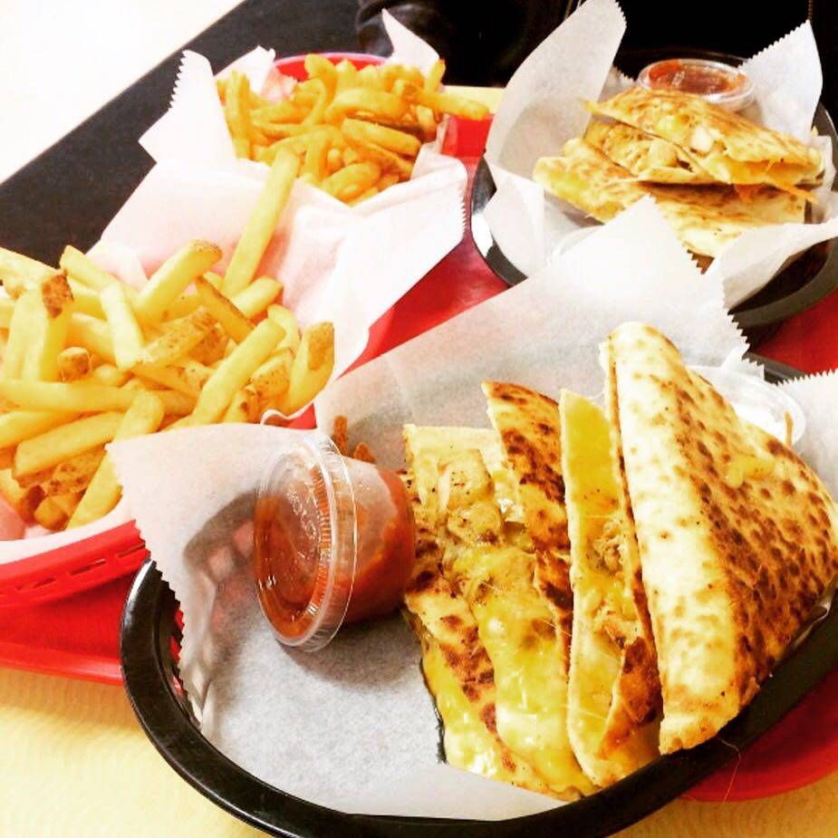 Planet Wings | restaurant | 1079 Inman Ave, Edison, NJ 08820, USA | 9088348687 OR +1 908-834-8687