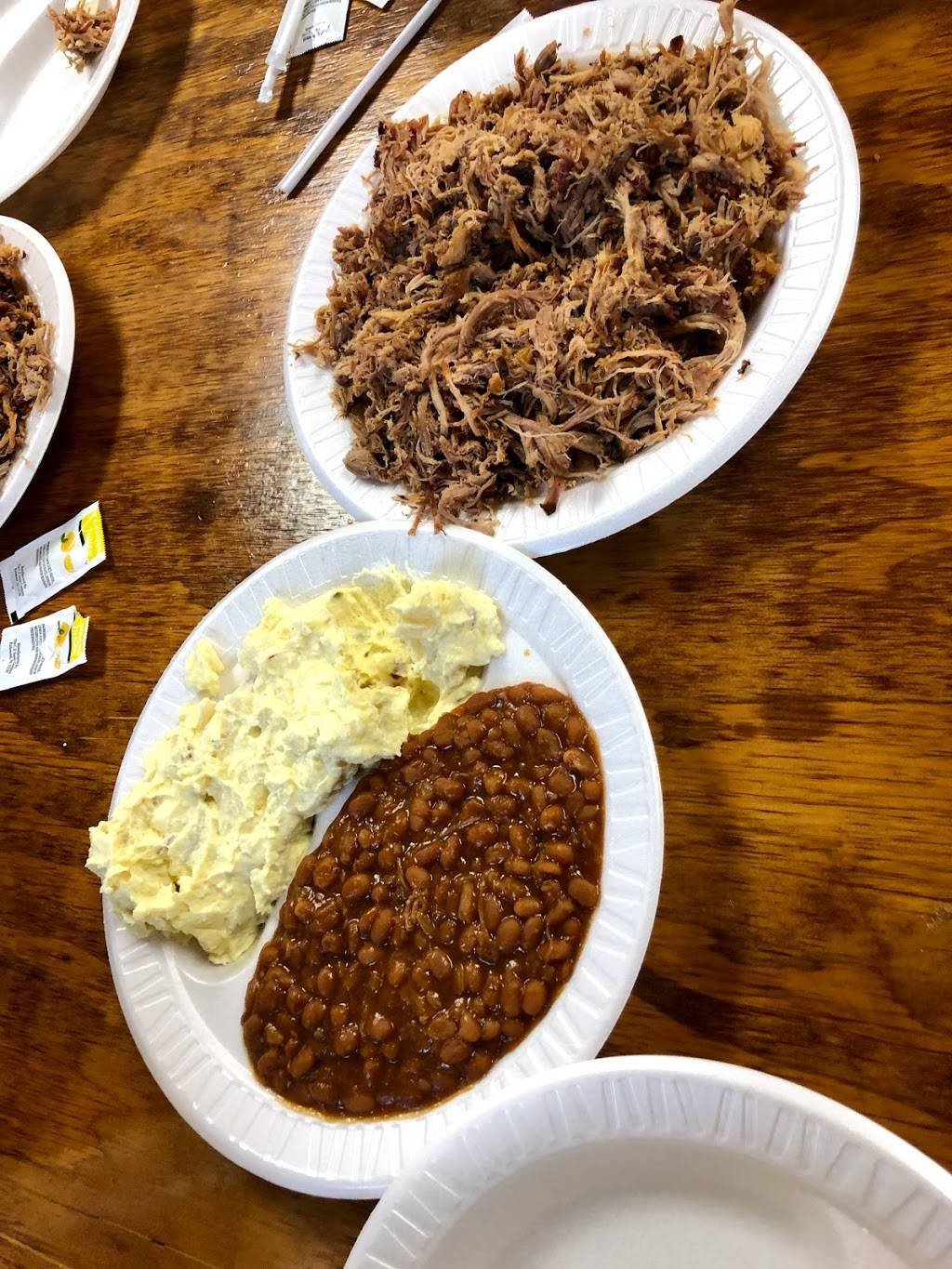 Up in Smoke BBQ Cafe and Gifts | restaurant | 10 W Main St, Monteagle, TN 37356, USA | 9312124506 OR +1 931-212-4506