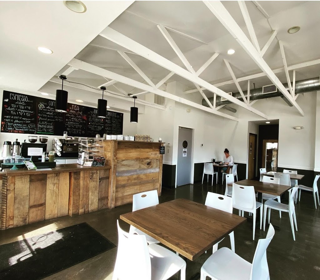 Big Mouth Biscuits | restaurant | 2442 Central Ave, Indianapolis, IN 46205, USA | 9403001208 OR +1 940-300-1208