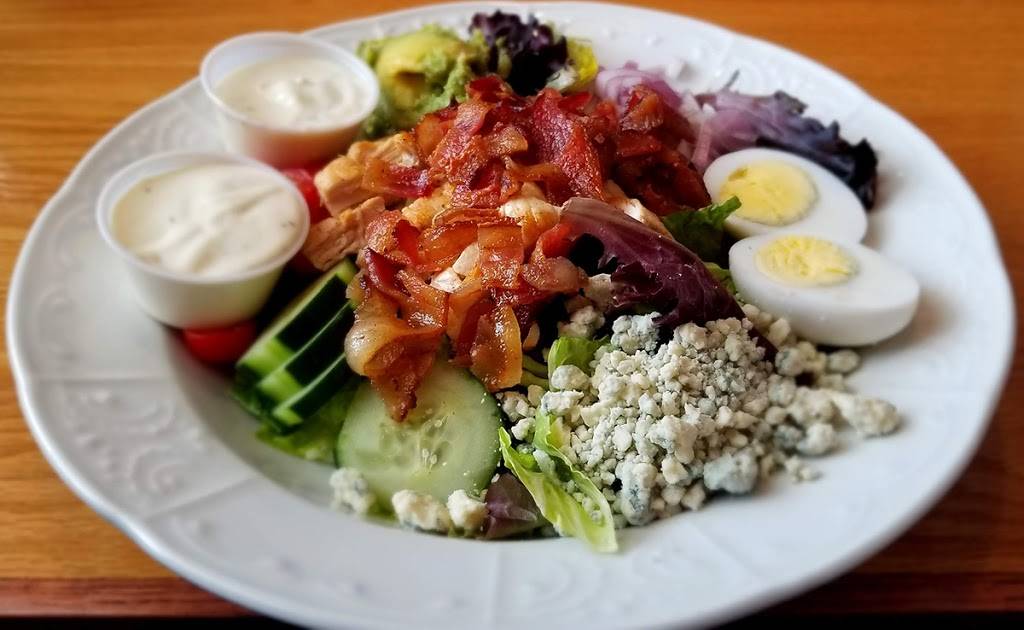 Ale Station Food and Brew | restaurant | 2645 Main St, East Troy, WI 53120, USA | 2626422739 OR +1 262-642-2739