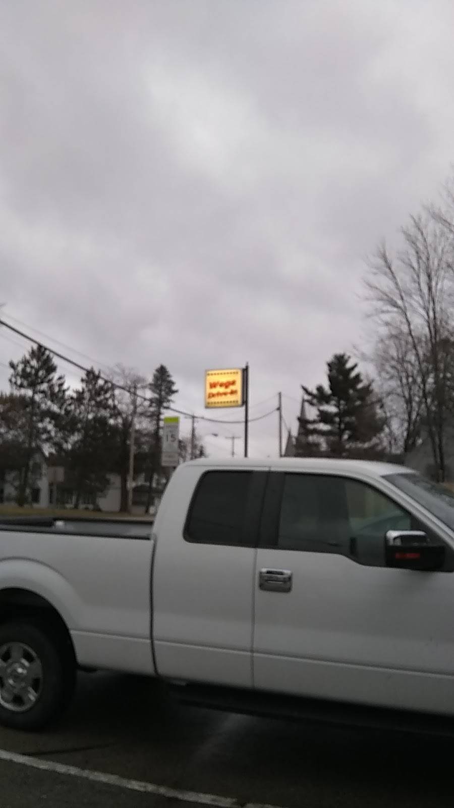 Wega Drive-In | restaurant | 417 W Main St, Weyauwega, WI 54983, USA | 9208673050 OR +1 920-867-3050