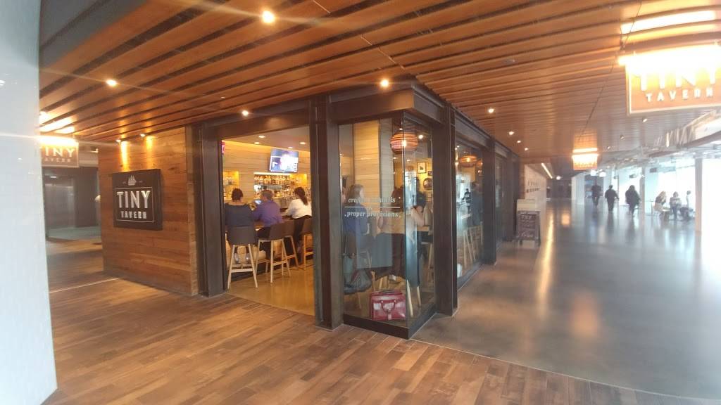 Tiny Tavern | night club | 600 E Grand Ave, Chicago, IL 60611, USA | 3123743923 OR +1 312-374-3923