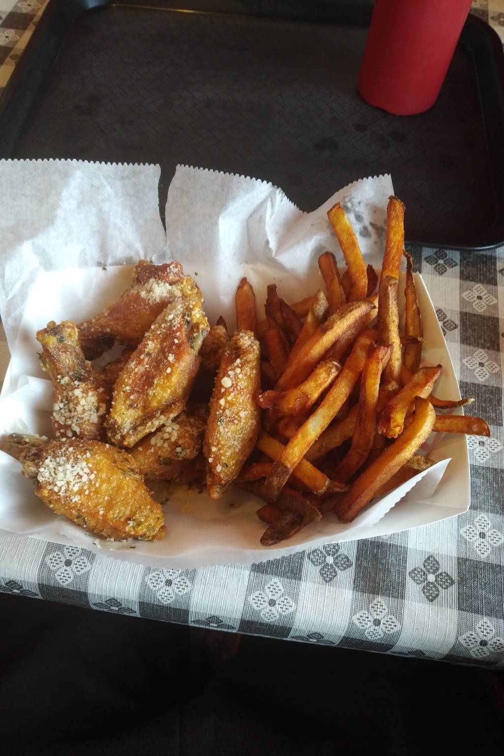 Shwings | restaurant | 1743 Mannheim Rd, Stone Park, IL 60165, USA | 7084838595 OR +1 708-483-8595