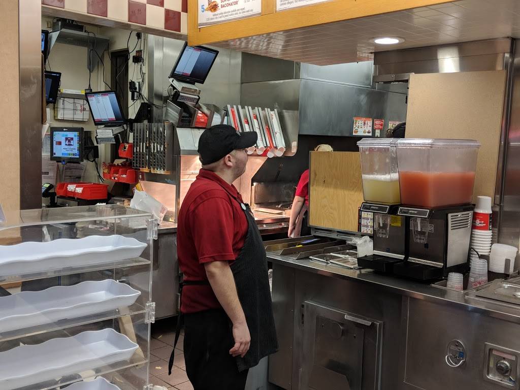 Wendys | restaurant | 140 S Samish Way, Bellingham, WA 98225, USA | 3607520055 OR +1 360-752-0055