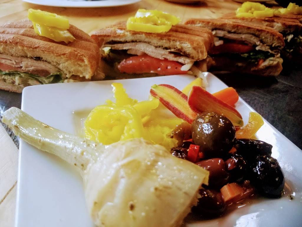 The Fat Tomato | restaurant | 38040 3rd St, Willoughby, OH 44094, USA | 4403068226 OR +1 440-306-8226