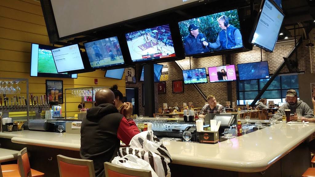Buffalo Wild Wings | restaurant | 10300 Southside Blvd, Jacksonville, FL 32256, USA | 9043630410 OR +1 904-363-0410