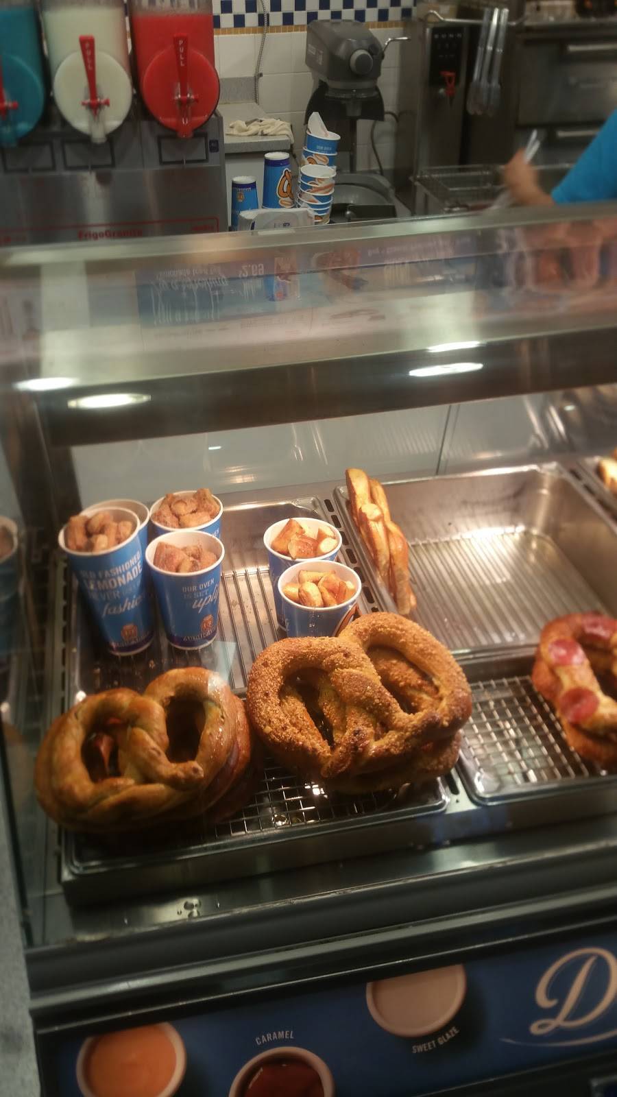 Auntie Annes | cafe | 1625 Chestnut St Spc 206, Philadelphia, PA 19103, USA | 2155644747 OR +1 215-564-4747