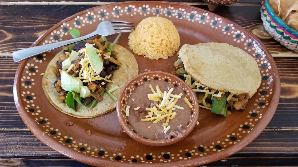 Luna Mexicana Restaurant | restaurant | 900 Collins St, Joliet, IL 60432, USA | 8154097787 OR +1 815-409-7787