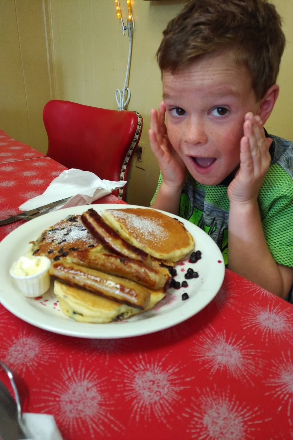 Full Cup Café The | restaurant | 50 Main St, Bobcaygeon, ON K0M 1A0, Canada | 7057386574 OR +1 705-738-6574