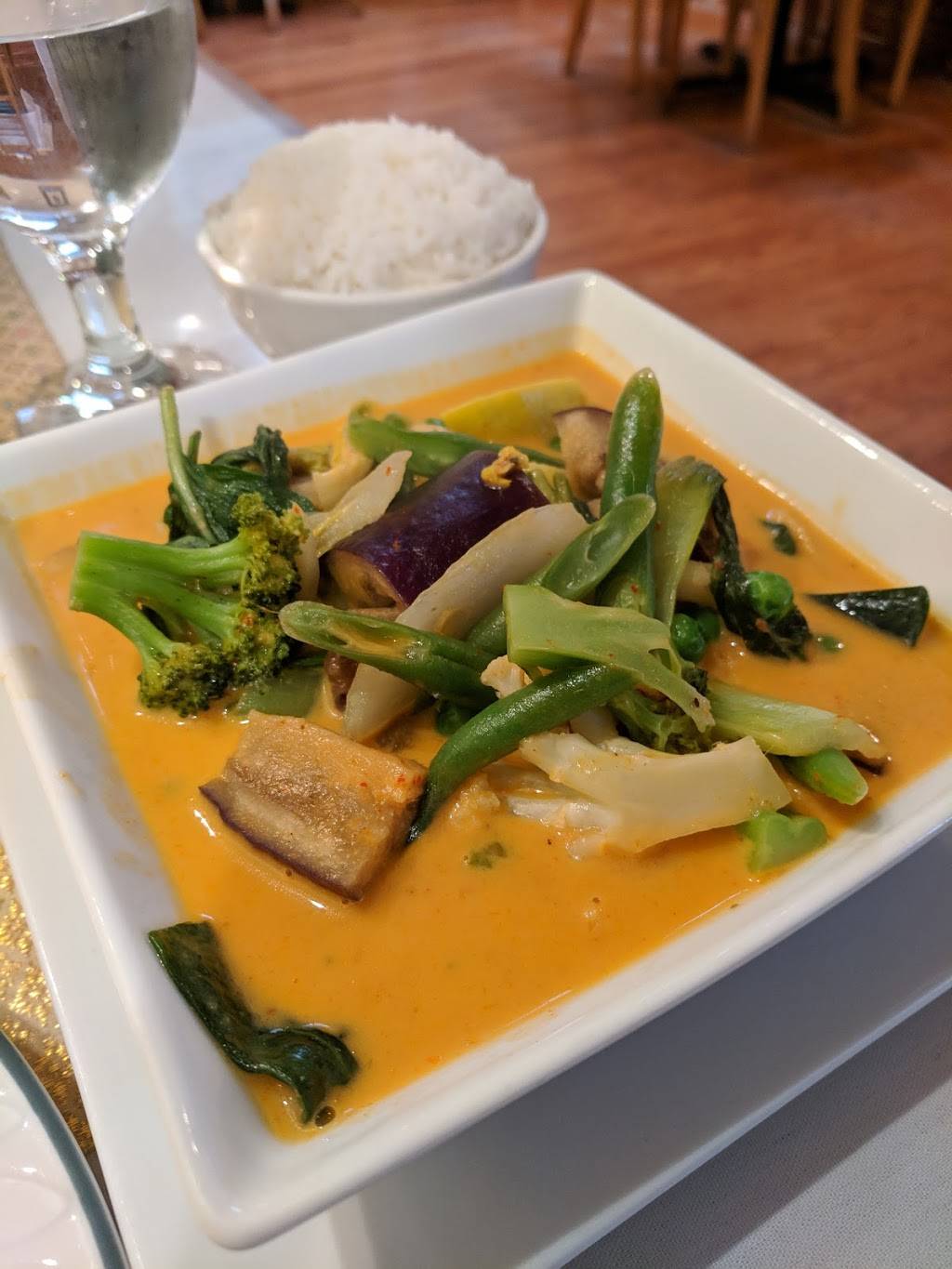 Amarinds Thai Restaurant | restaurant | 6822 W North Ave, Chicago, IL 60707, USA | 7738899999 OR +1 773-889-9999
