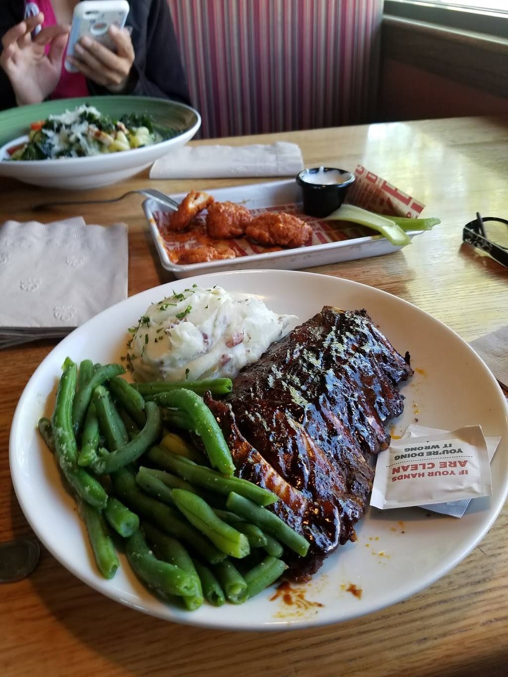 Applebees Grill + Bar | restaurant | 9255 Winnetka Ave, Chatsworth, CA 91311, USA | 8188856519 OR +1 818-885-6519