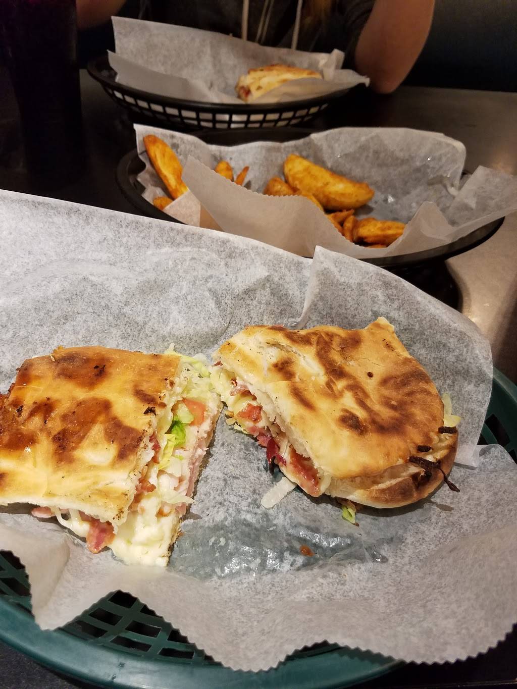 Rugionos | restaurant | 101 Toledo St, Fremont, IN 46737, USA | 2604951998 OR +1 260-495-1998