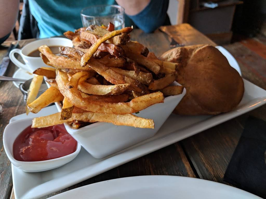 Town Talk Diner & Gastropub | restaurant | 2707 E Lake St, Minneapolis, MN 55406, USA | 6123535398 OR +1 612-353-5398