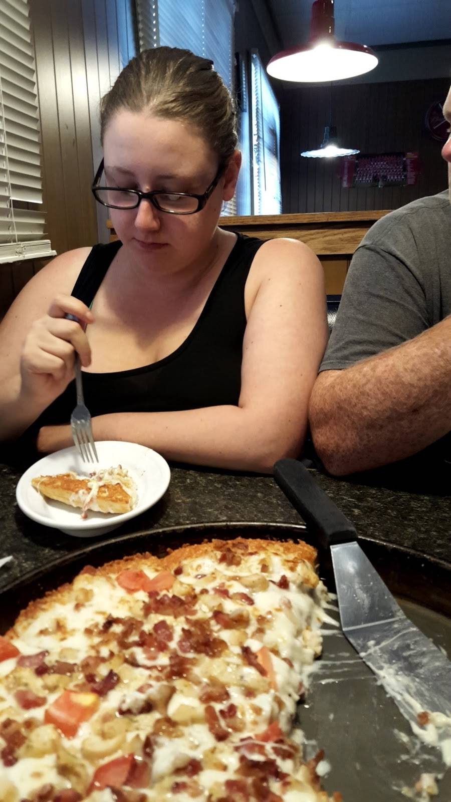 Pizza Hut | meal takeaway | 600 N Main St, Laurie, MO 65038, USA | 5733746265 OR +1 573-374-6265