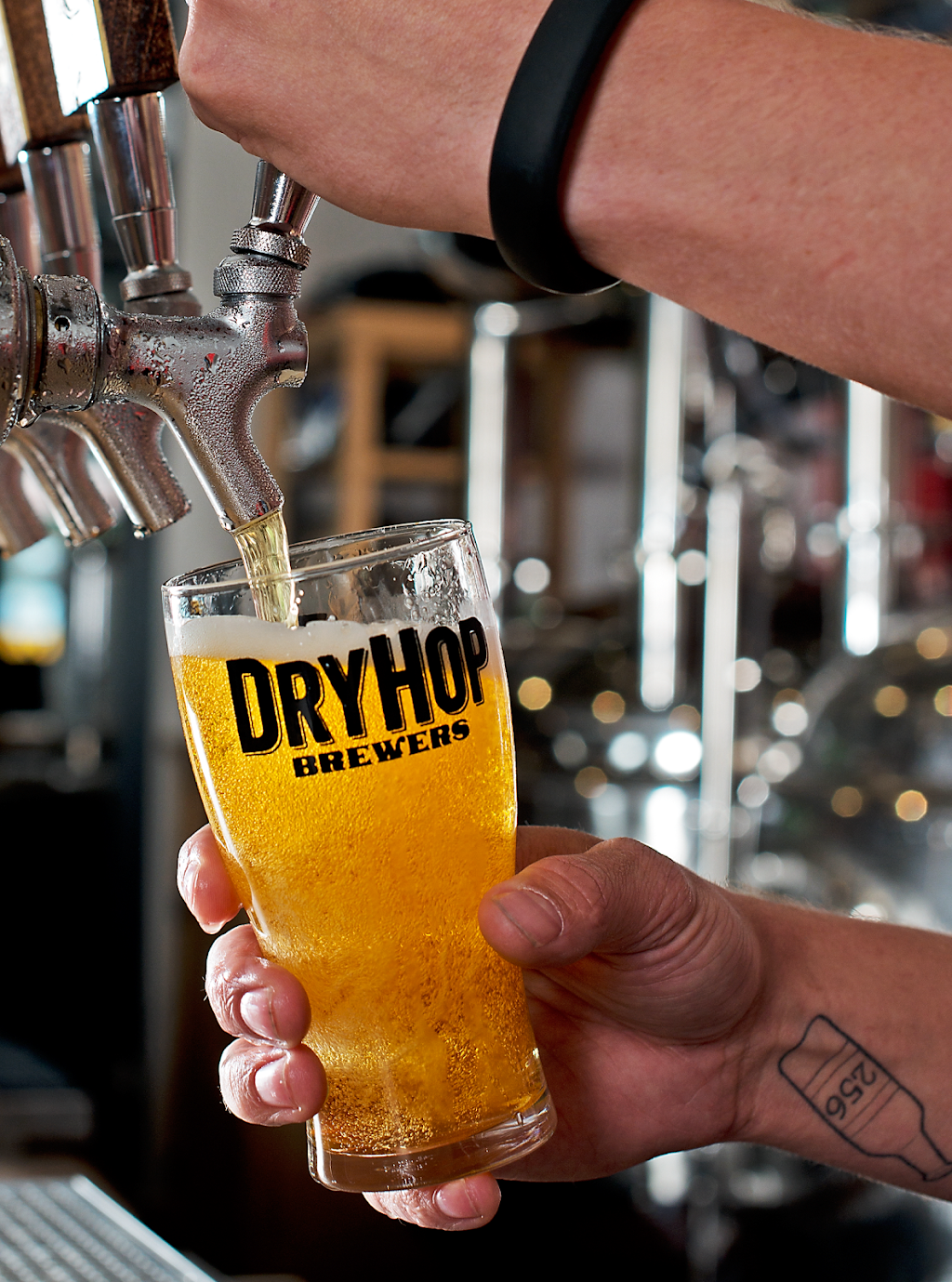 DryHop Brewers | restaurant | 3155 N Broadway, Chicago, IL 60657, USA | 7738573155 OR +1 773-857-3155