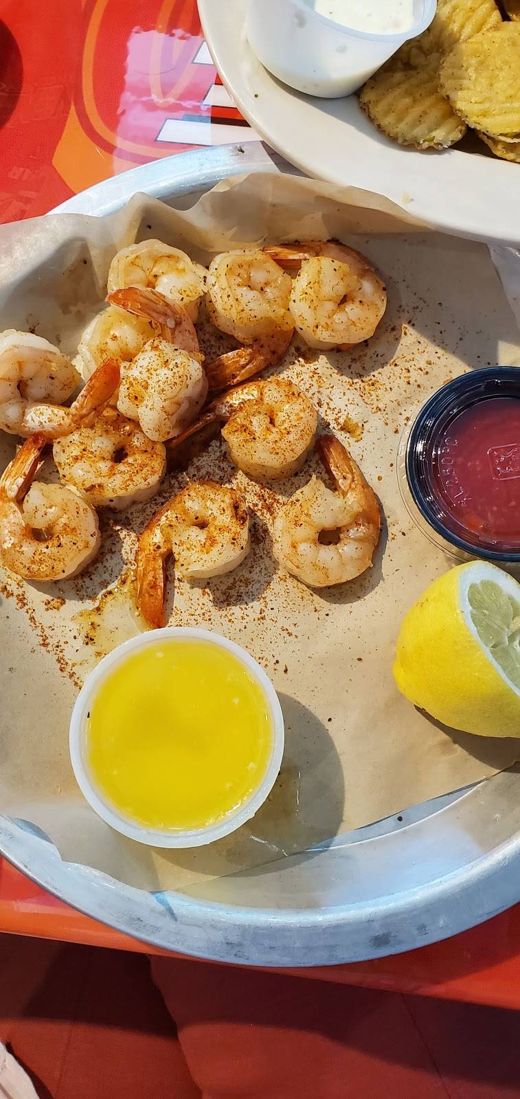 Hooters | restaurant | 10355 Canal Crossing, Brunswick, GA 31525, USA | 9125743800 OR +1 912-574-3800