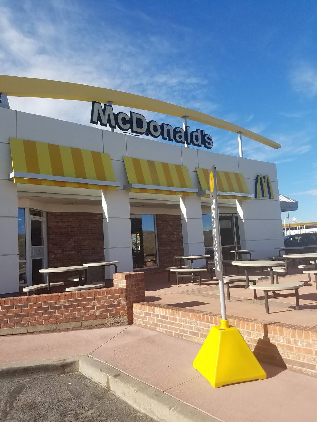 McDonalds | cafe | 10863 E I25 Frontage Rd, Longmont, CO 80504, USA | 3036519608 OR +1 303-651-9608