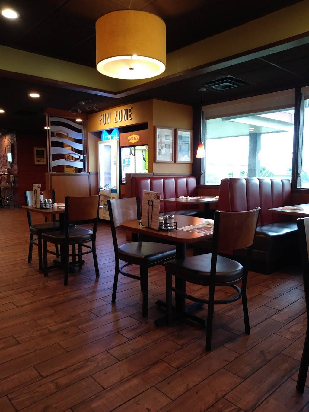 Dennys | restaurant | 2684 Lee Rd, Winter Park, FL 32789, USA | 4076221545 OR +1 407-622-1545