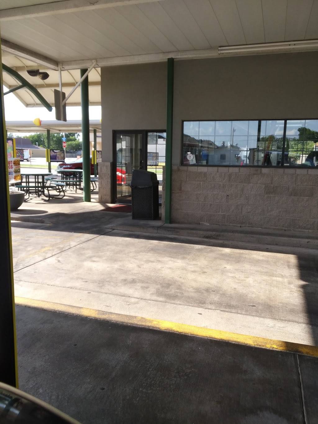 Sonic Drive-In | restaurant | 2131 N Kickapoo Ave, Shawnee, OK 74801, USA | 4052731230 OR +1 405-273-1230