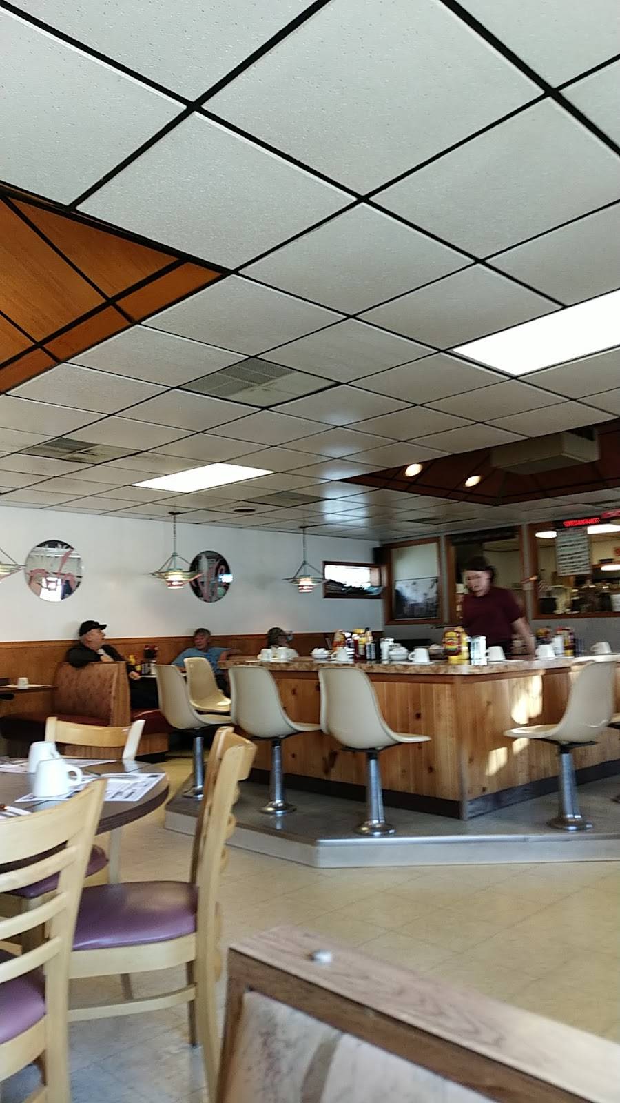 Crown Point Cafe Inc | cafe | 620 E North St, Crown Point, IN 46307, USA | 2196638360 OR +1 219-663-8360