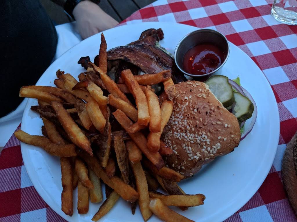 Bucks Fishing & Camping | restaurant | 5031 Connecticut Ave NW, Washington, DC 20008, USA | 2023640777 OR +1 202-364-0777