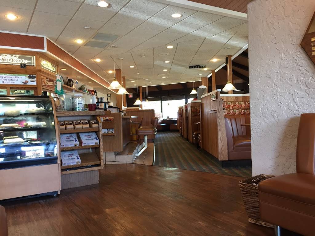 Sharis Cafe and Pies | bakery | 19428 Hwy 99, Lynnwood, WA 98036, USA | 4257786028 OR +1 425-778-6028