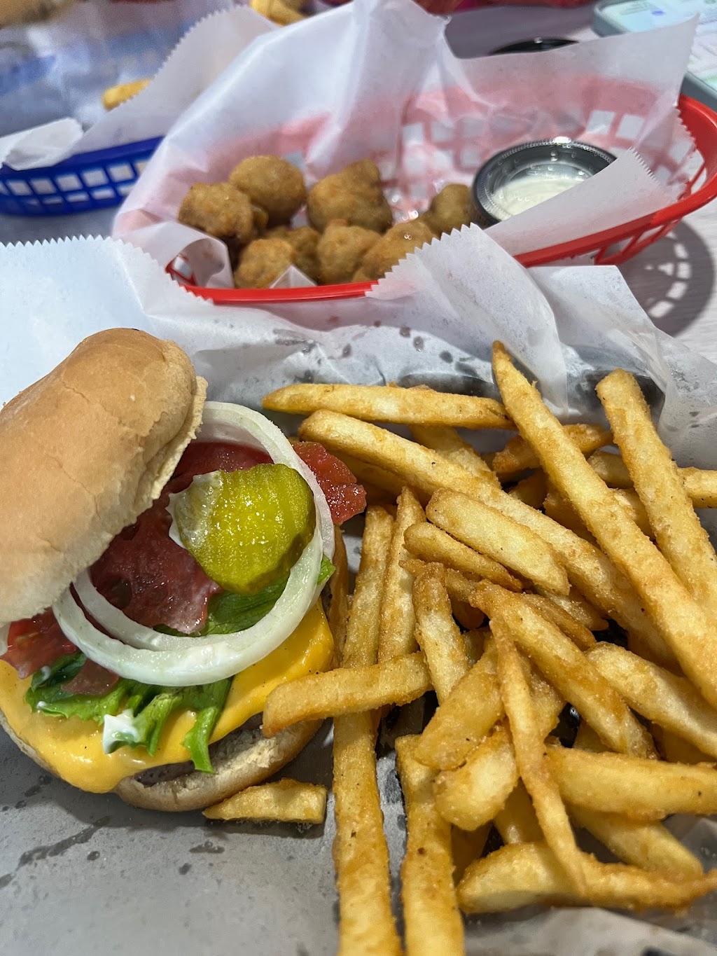 Becker’s Snack Shack | restaurant | 103 E Huron St, Irvington, IL 62848, USA | 6182499115 OR +1 618-249-9115