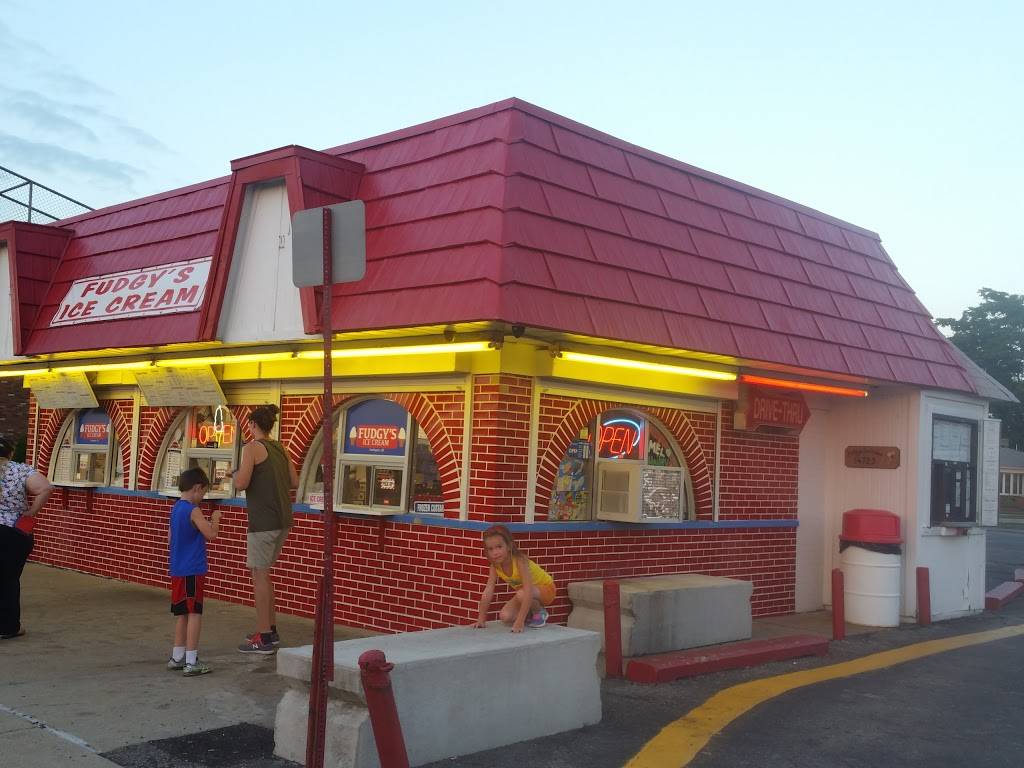 Fudgys Ice Cream | restaurant | 14725 Dix Toledo Rd, Southgate, MI 48195, USA | 7342850855 OR +1 734-285-0855