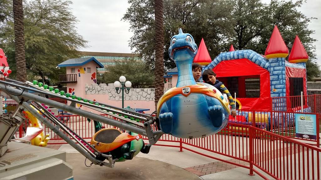 Funtasticks Family Fun Park | meal takeaway | 221 E Wetmore Rd, Tucson, AZ 85705, USA | 5208884653 OR +1 520-888-4653