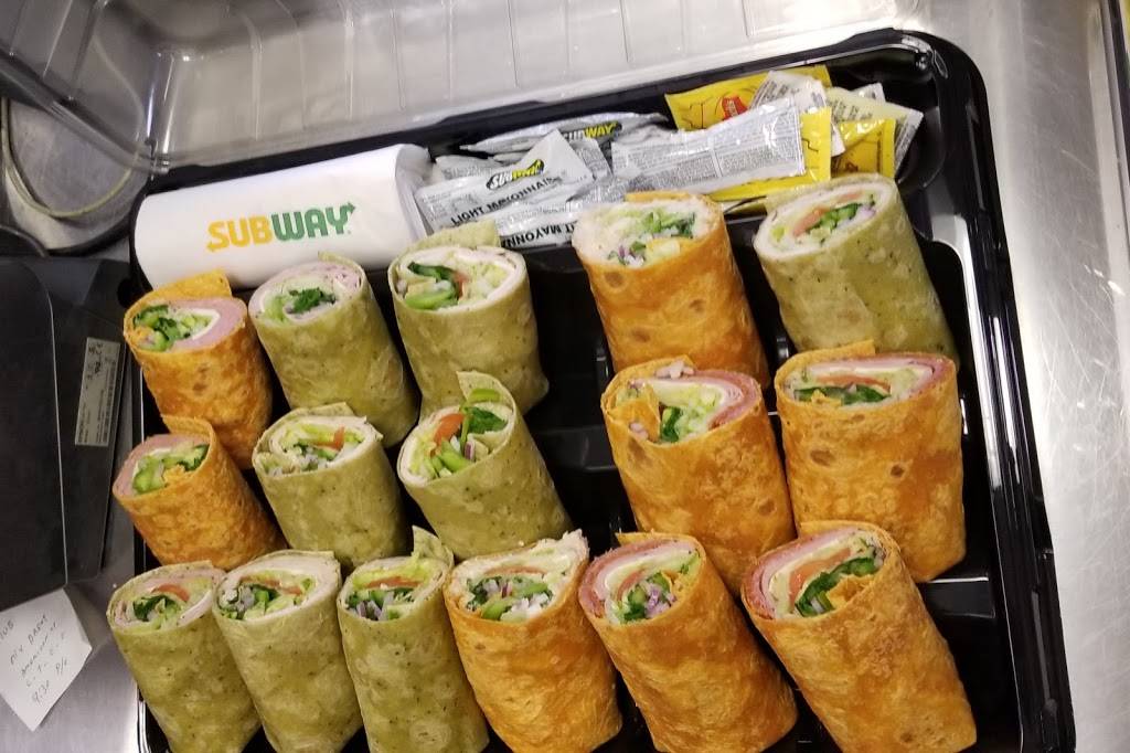 Subway | meal takeaway | Kedzie & Wilson, 4552 N Kedzie Ave, Chicago, IL 60625, USA | 7734428730 OR +1 773-442-8730