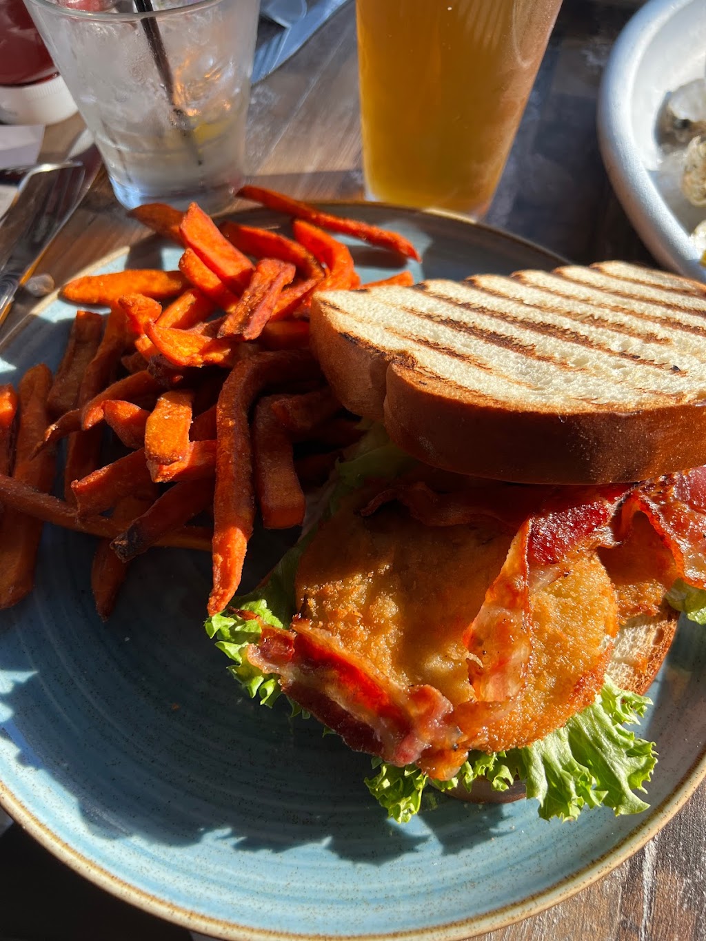 Fins Ale House & Raw Bar | restaurant | 37234 Lighthouse Rd, Selbyville, DE 19975, USA | 3024363467 OR +1 302-436-3467