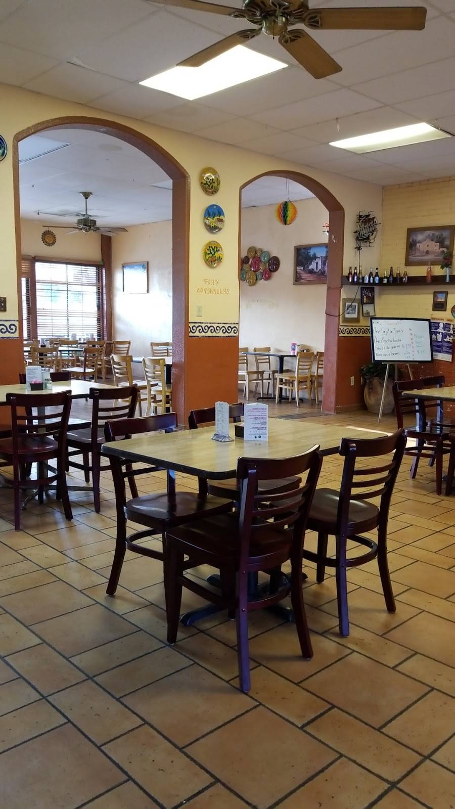 El Maguey Restaurant. | restaurant | 111 S Main St, Elgin, TX 78621, USA | 5122854306 OR +1 512-285-4306