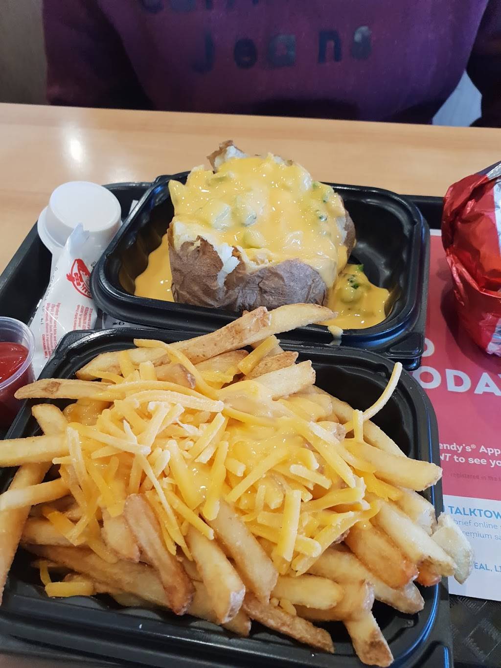 Wendys | restaurant | 27544 The Old Rd, Valencia, CA 91355, USA | 6612871635 OR +1 661-287-1635