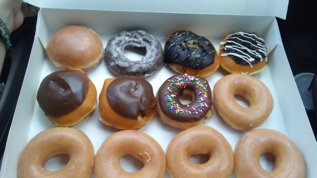 Krispy Kreme | bakery | 2401 Battleground Ave, Greensboro, NC 27408, USA | 3365401594 OR +1 336-540-1594