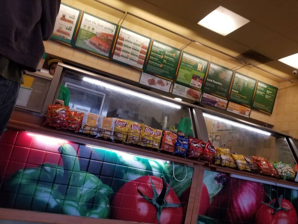 Subway | restaurant | 5673 E Kings Canyon Rd, Fresno, CA 93727, USA | 5592526775 OR +1 559-252-6775