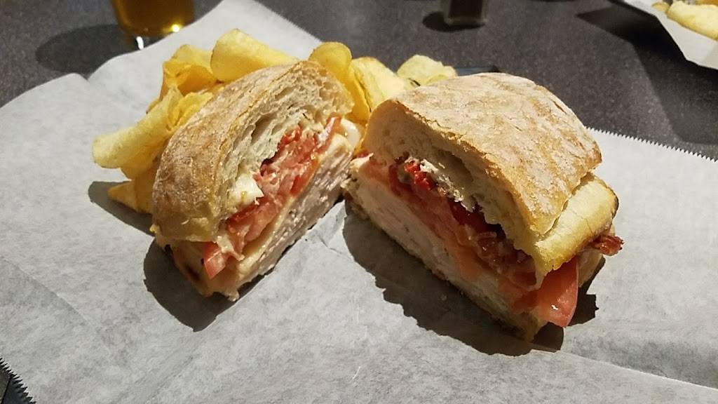 Christos Pizza and Pasta | restaurant | 4931 Main St, Manchester Center, VT 05255, USA | 8023622408 OR +1 802-362-2408