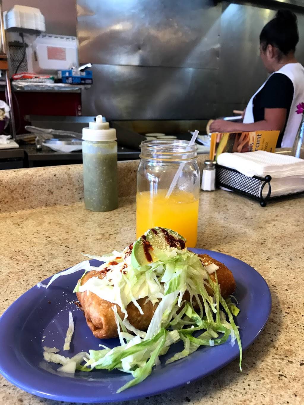 Minnas Restaurant | restaurant | 5046 W Armitage Ave, Chicago, IL 60639, USA | 7734177602 OR +1 773-417-7602