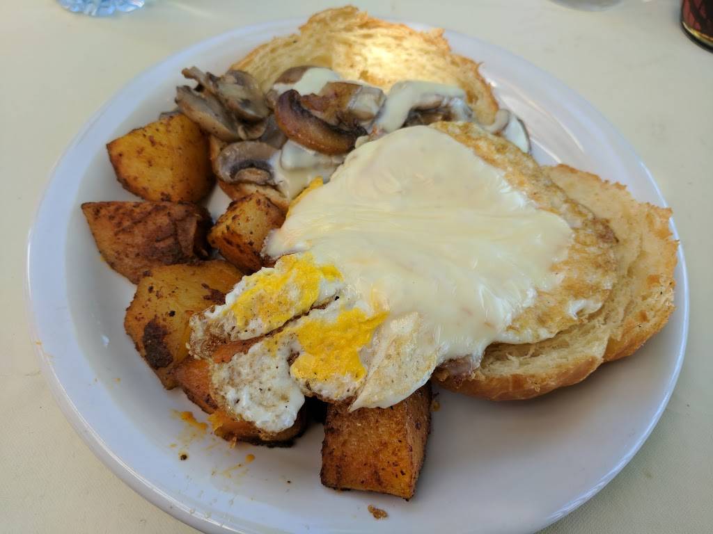 Town & Gown Bistro | restaurant | 119 N River Rd, West Lafayette, IN 47906, USA | 7652503425 OR +1 765-250-3425