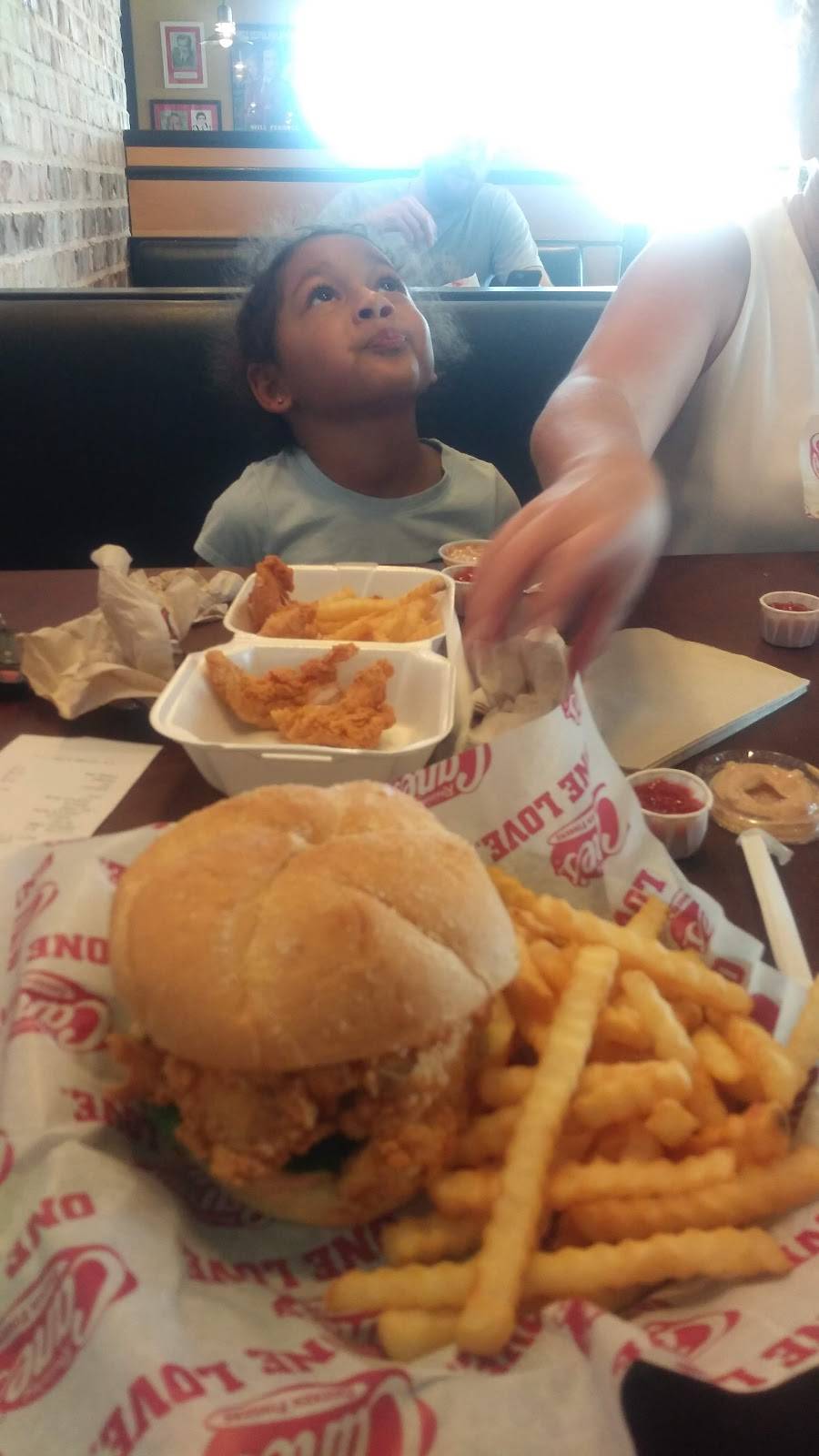 Raising Canes Chicken Fingers | meal takeaway | 277 I-45, Huntsville, TX 77340, USA | 9362910754 OR +1 936-291-0754