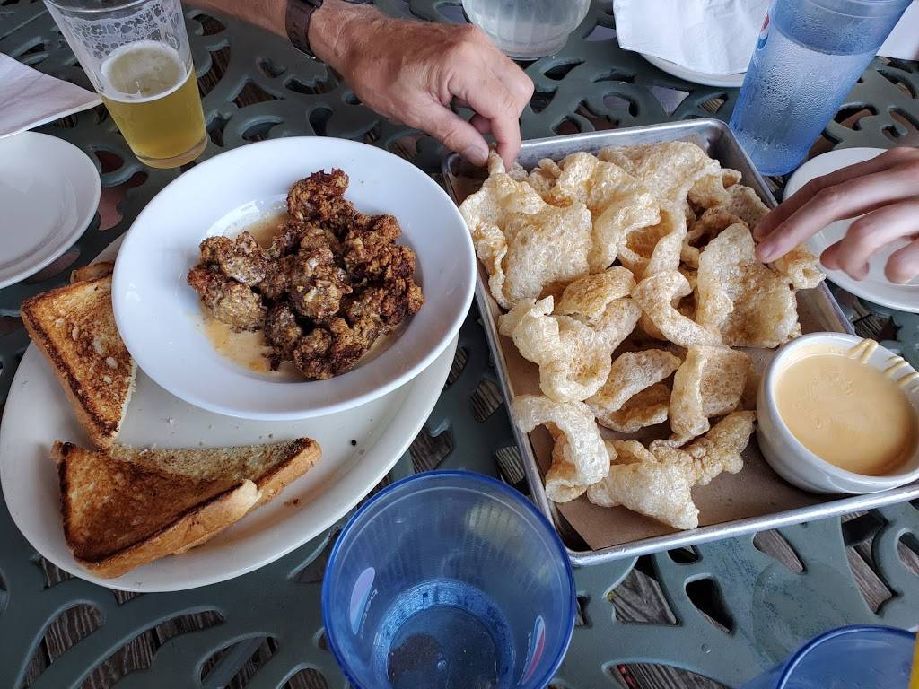 Smoky Oak Taproom | restaurant | 1234 Camp Rd, Charleston, SC 29412, USA | 8437626268 OR +1 843-762-6268