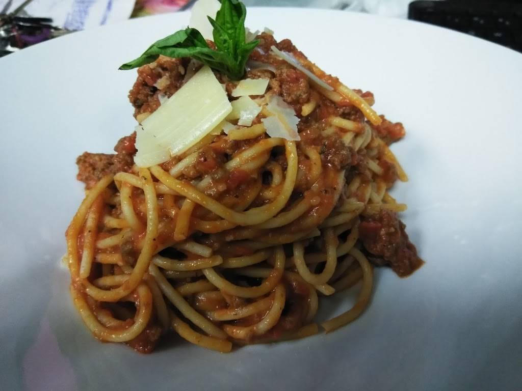 Giannis Pizza, Pasta, & More | restaurant | 15941 Edwards St, Huntington Beach, CA 92647, USA | 7148910473 OR +1 714-891-0473