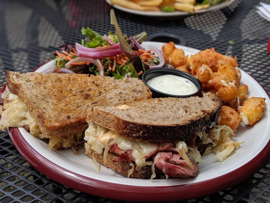 Tip Top Tavern | restaurant | 601 North St, Madison, WI 53704, USA | 6082415515 OR +1 608-241-5515