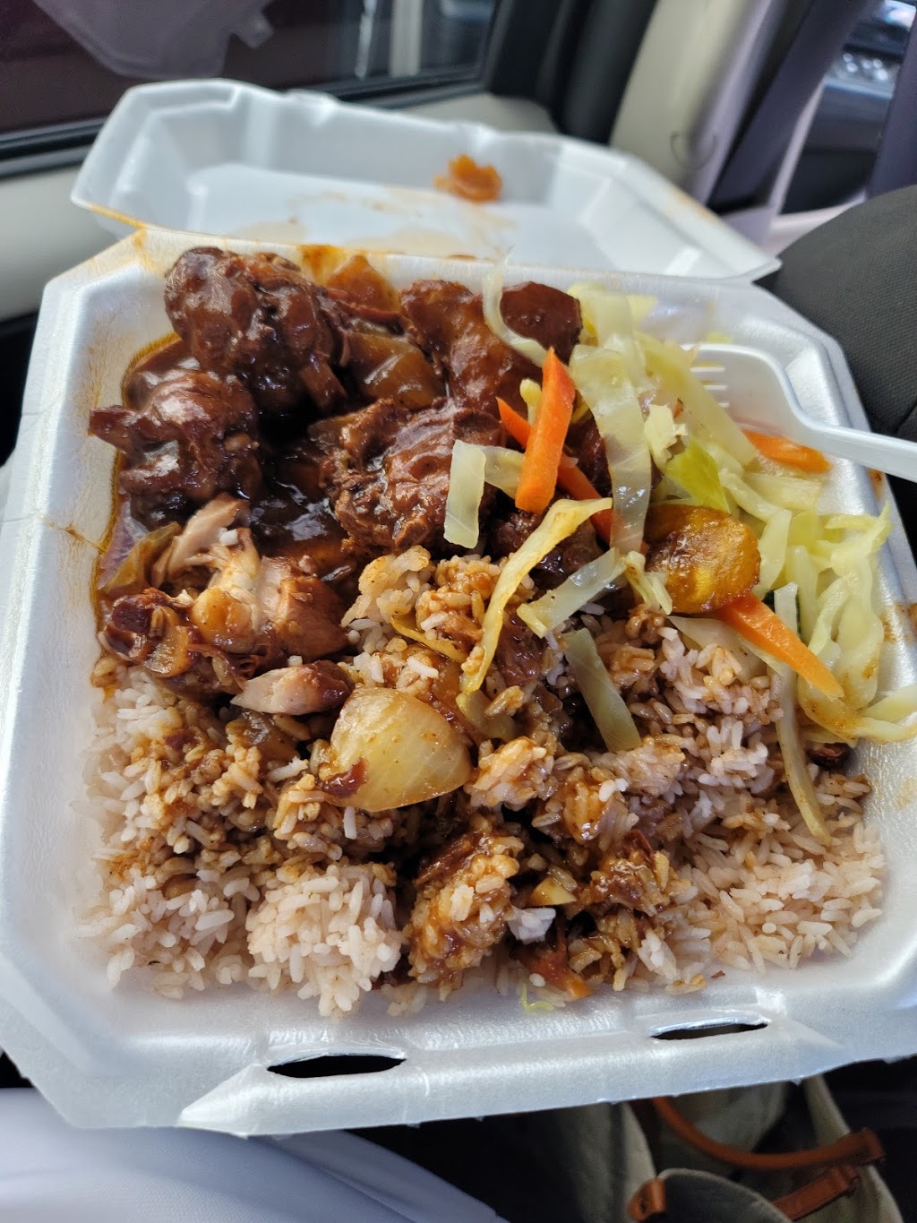 Taste Of Portland, Jamaican Restaurants | restaurant | 2469 W Pembroke Rd, Hollywood, FL 33020, USA | 7547777955 OR +1 754-777-7955