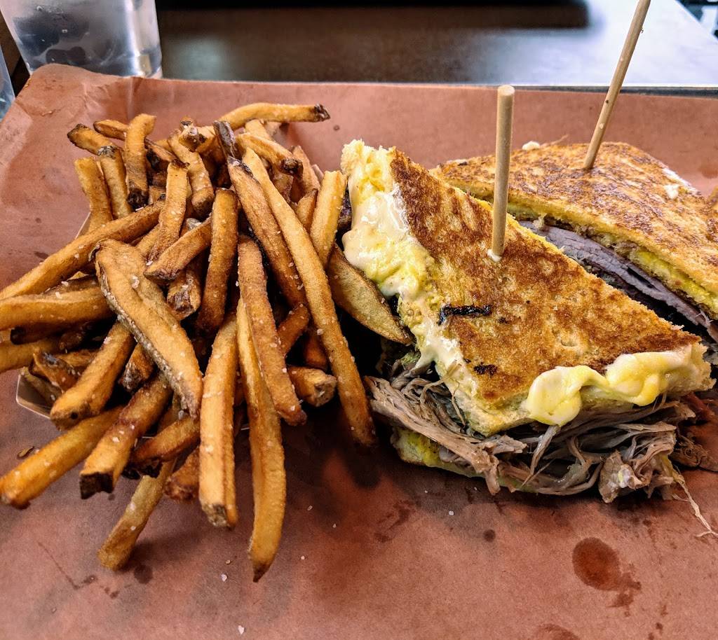 Sugarfire Smoke House | restaurant | 118 Siemers Dr, Cape Girardeau, MO 63701, USA | 5738035600 OR +1 573-803-5600