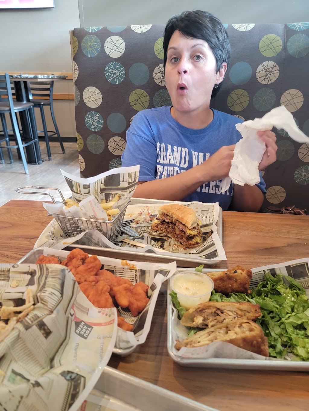 Wahlburgers @ Hy-Vee | restaurant | 1500 Central Park Commons Dr, Eagan, MN 55121, USA | 6514053672 OR +1 651-405-3672