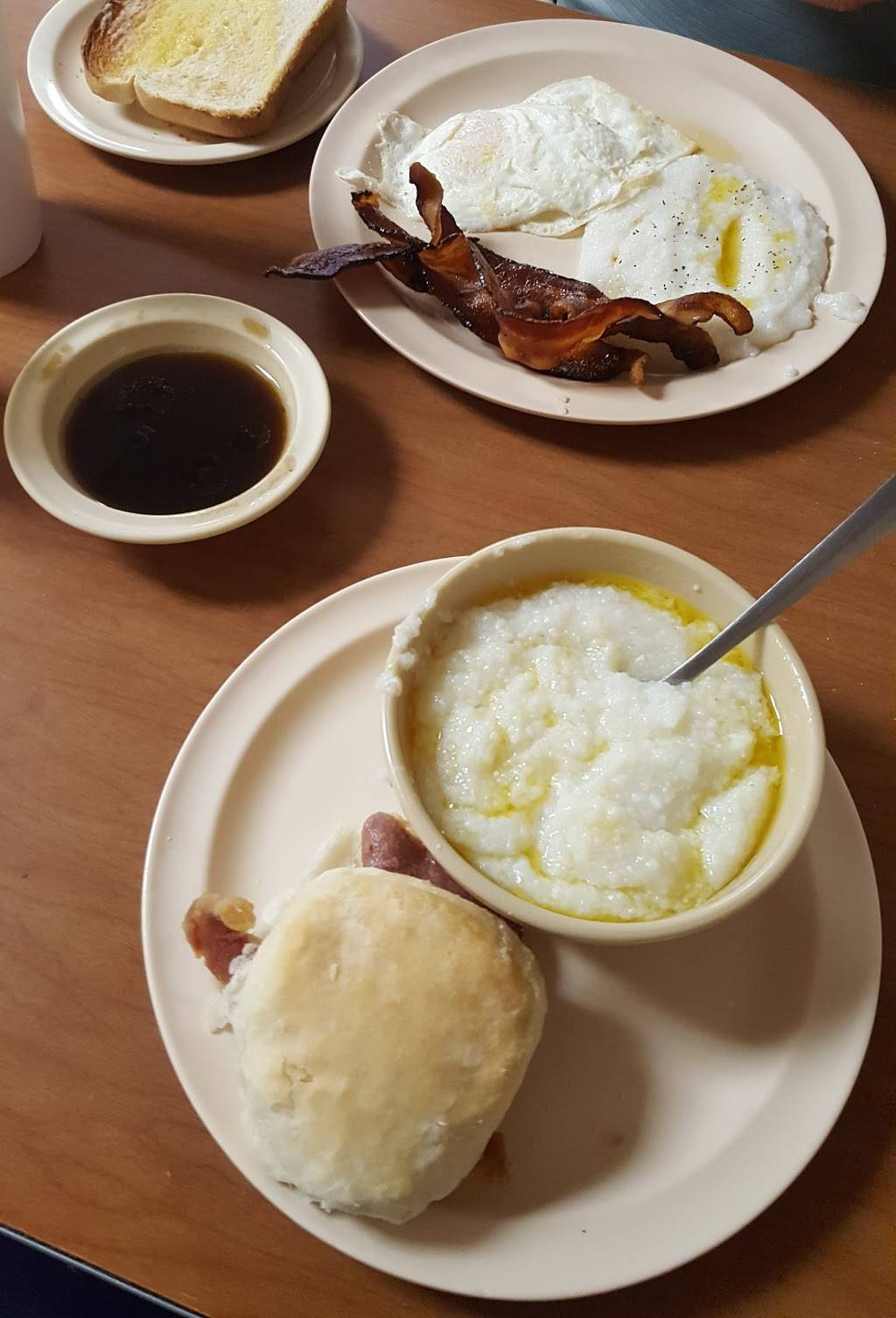 Mrs Wengers Restaurant | restaurant | 105 Charlotte Ave, Sanford, NC 27330, USA | 9197762131 OR +1 919-776-2131