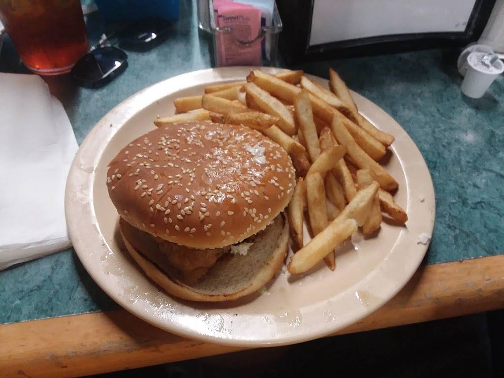 Mount Holly Grill | restaurant | 1118 S Main St, Mt Holly, NC 28120, USA | 7048272131 OR +1 704-827-2131