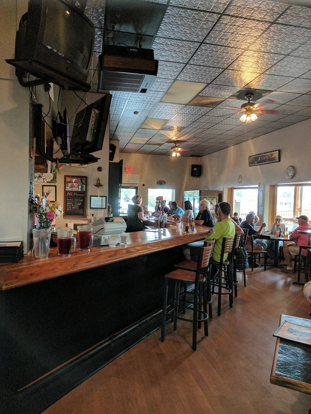 Moosies | restaurant | 16 Bridgewater Pointe Pl, Moneta, VA 24121, USA | 5407215255 OR +1 540-721-5255