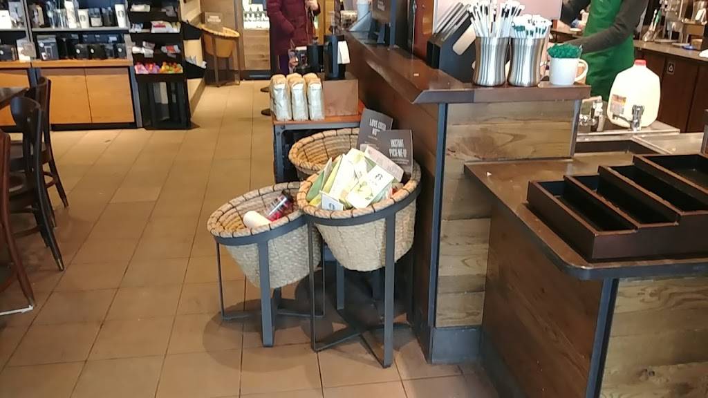 Starbucks | cafe | 2100 Dixwell Ave, Hamden, CT 06514, USA | 2032300868 OR +1 203-230-0868