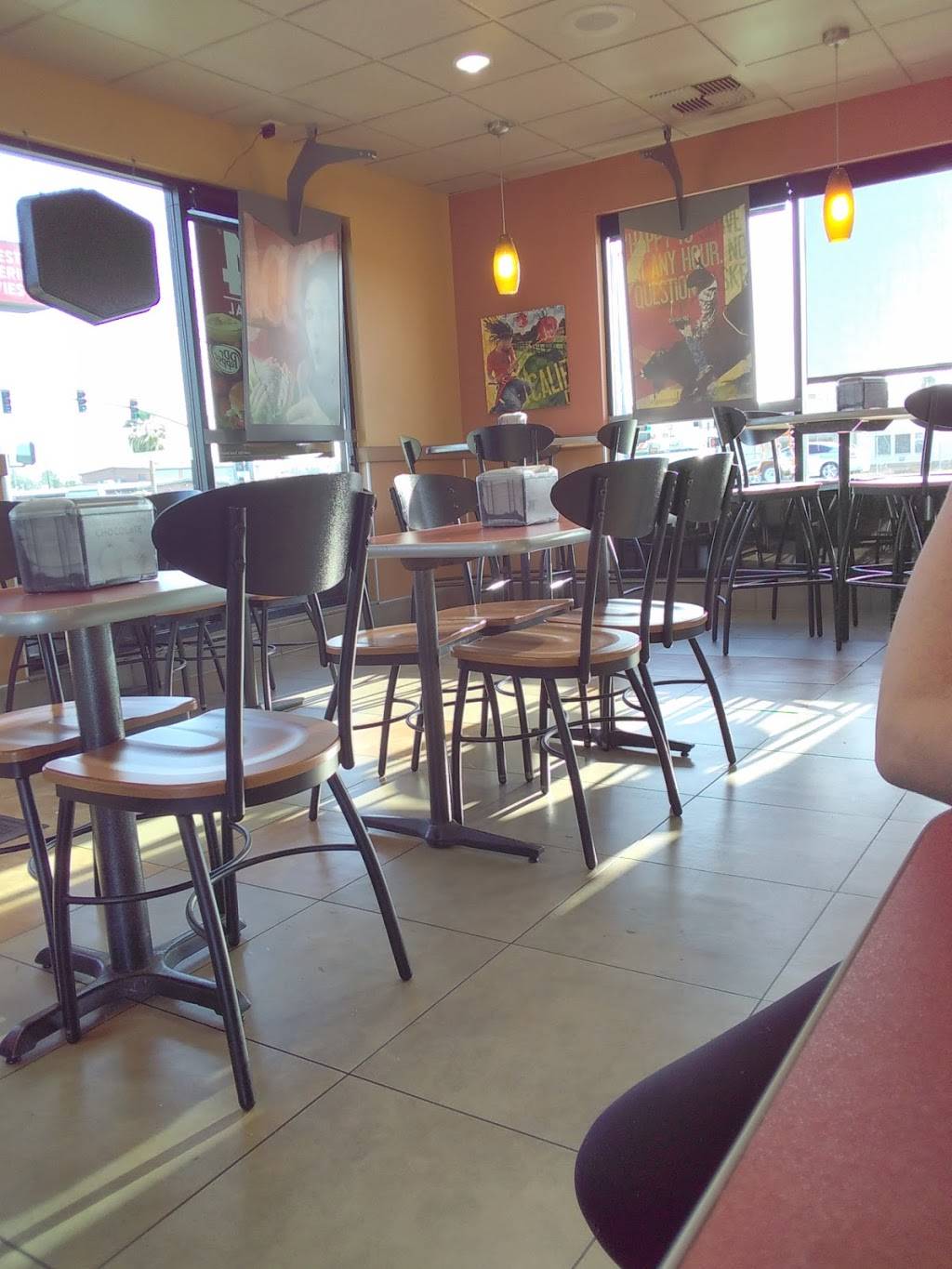 Jack in the Box | restaurant | 4200 Chester Ave, Bakersfield, CA 93301, USA | 6613256323 OR +1 661-325-6323